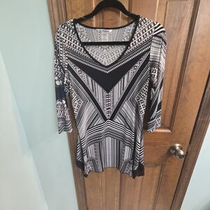 Peter Nygard Geometric Black and White Blouse
